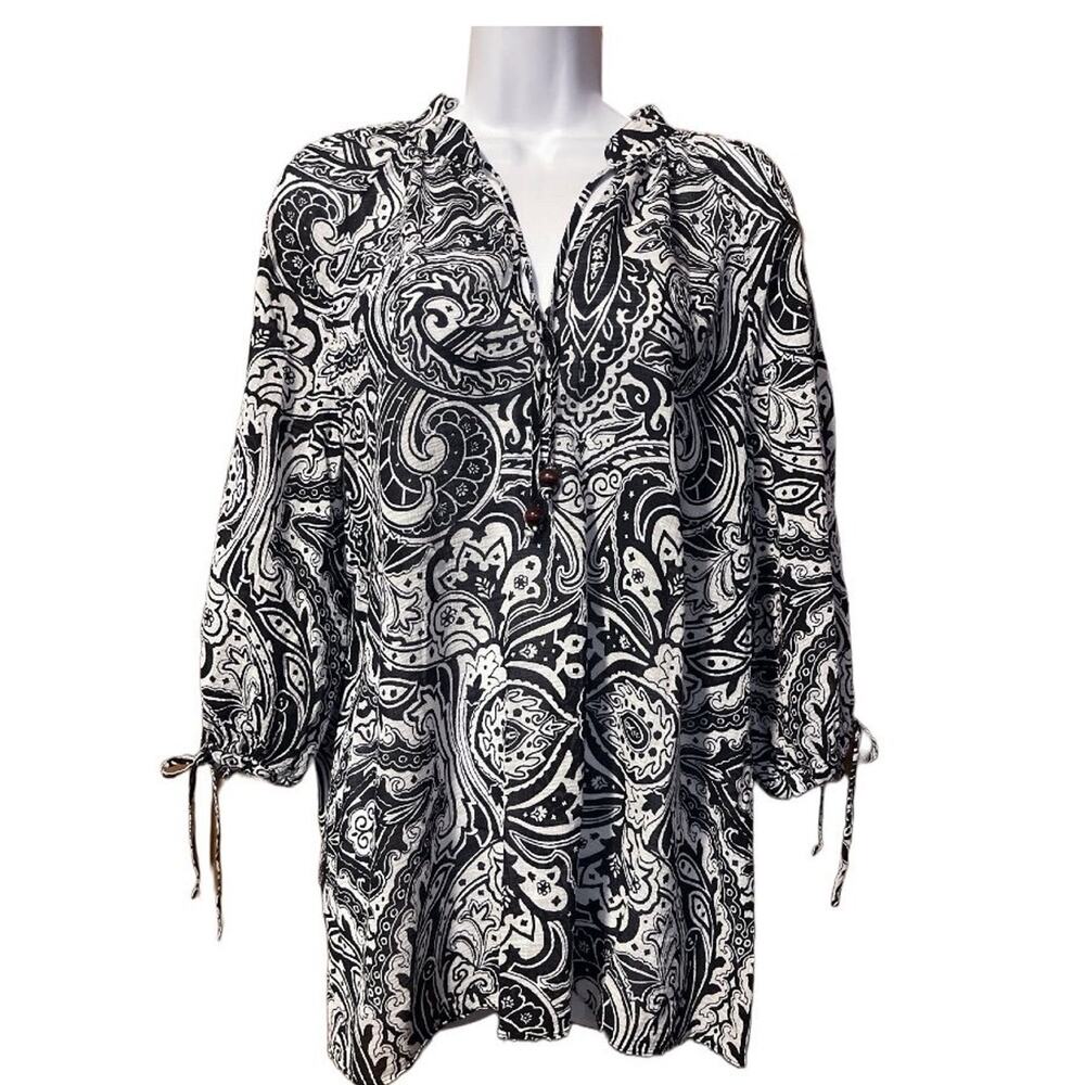 ♥️= 3/$15 Bundle Tommy Bahama Size (M+) Black and White Paisley Top